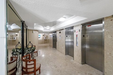 Купить кондоминиум в Халландейл-Бич, Флорида 1 спальня, 107.95м2, № 1987200 - фото 3