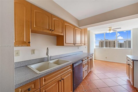 Купить кондоминиум в Халландейл-Бич, Флорида 1 спальня, 107.95м2, № 1987200 - фото 18