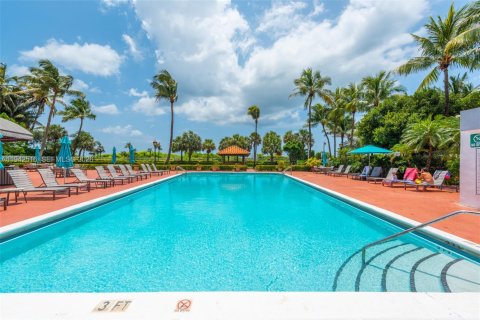 Condo in Miami Beach, Florida, 2 bedrooms  № 2000768 - photo 23