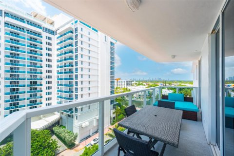 Condo in Miami Beach, Florida, 2 bedrooms  № 2000768 - photo 20