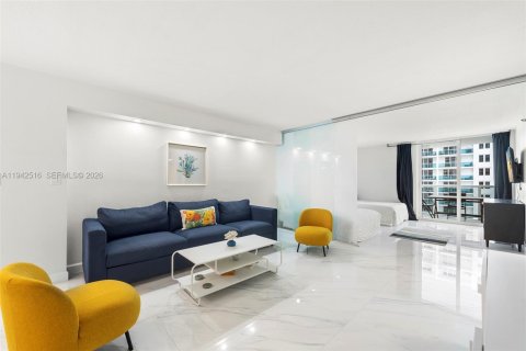 Condo in Miami Beach, Florida, 2 bedrooms  № 2000768 - photo 5