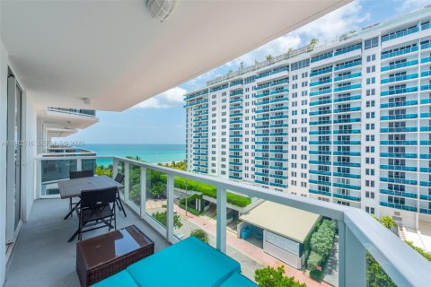 Condo in Miami Beach, Florida, 2 bedrooms  № 2000768 - photo 19