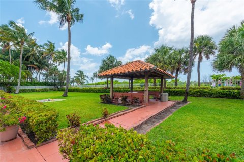 Condo in Miami Beach, Florida, 2 bedrooms  № 2000768 - photo 26