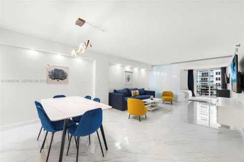 Condo in Miami Beach, Florida, 2 bedrooms  № 2000768 - photo 6