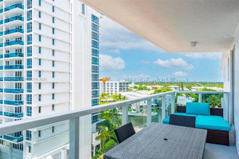 Condo in Miami Beach, Florida, 2 bedrooms  № 2000768 - photo 21