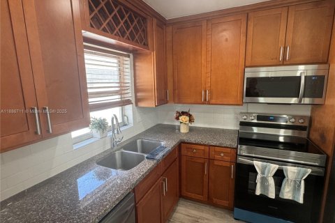 Copropriété à louer à Lauderhill, Floride: 3 chambres, 125.42 m2 № 1941646 - photo 4