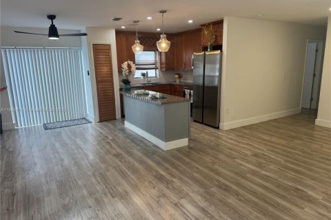 Copropriété à louer à Lauderhill, Floride: 3 chambres, 125.42 m2 № 1941646 - photo 1
