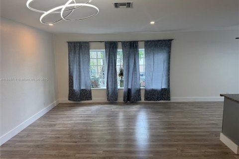 Copropriété à louer à Lauderhill, Floride: 3 chambres, 125.42 m2 № 1941646 - photo 16