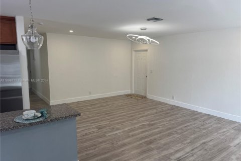 Copropriété à louer à Lauderhill, Floride: 3 chambres, 125.42 m2 № 1941646 - photo 14