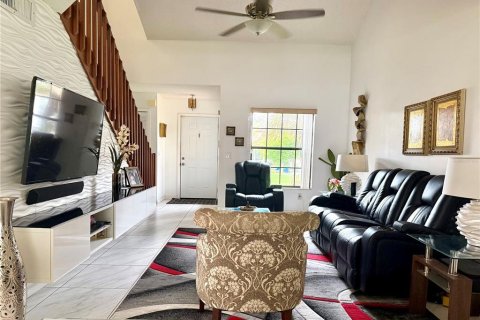 Adosado en venta en Kissimmee, Florida, 2 dormitorios, 131.74 m2 № 2115163 - foto 3
