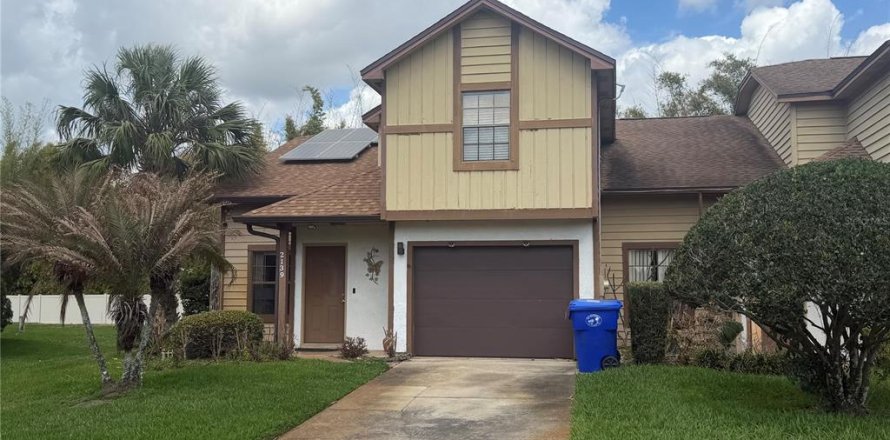 Adosado en Kissimmee, Florida 2 dormitorios, 131.74 m2 № 2115163