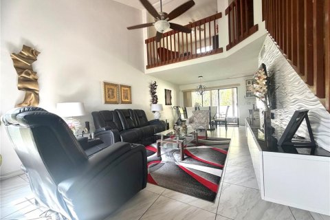Adosado en venta en Kissimmee, Florida, 2 dormitorios, 131.74 m2 № 2115163 - foto 6