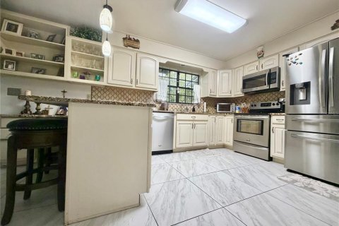 Adosado en venta en Kissimmee, Florida, 2 dormitorios, 131.74 m2 № 2115163 - foto 8
