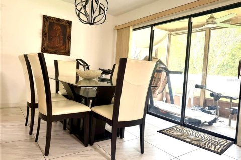 Adosado en venta en Kissimmee, Florida, 2 dormitorios, 131.74 m2 № 2115163 - foto 9