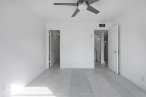 Condo in Delray Beach, Florida, 2 bedrooms  № 2175926 - photo 11