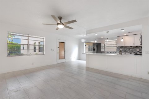 Condo in Delray Beach, Florida, 2 bedrooms  № 2175926 - photo 2