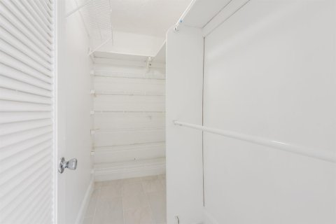 Condo in Delray Beach, Florida, 2 bedrooms  № 2175926 - photo 13
