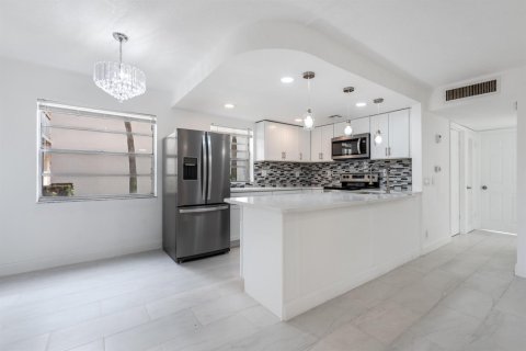 Condo in Delray Beach, Florida, 2 bedrooms  № 2175926 - photo 3