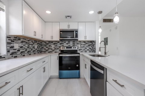 Condo in Delray Beach, Florida, 2 bedrooms  № 2175926 - photo 5