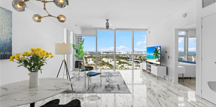 Condominio en Miami Beach, Florida, 1 dormitorio  № 2024794
