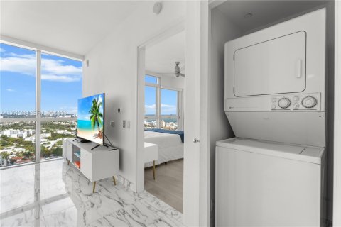 Condominio en venta en Miami Beach, Florida, 1 dormitorio, 79.06 m2 № 2024794 - foto 12