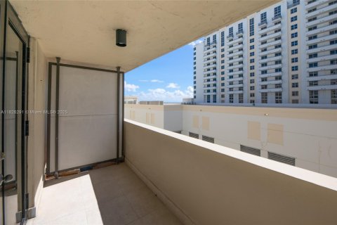 Condo in Miami Beach, Florida, 1 bedroom  № 1794650 - photo 27