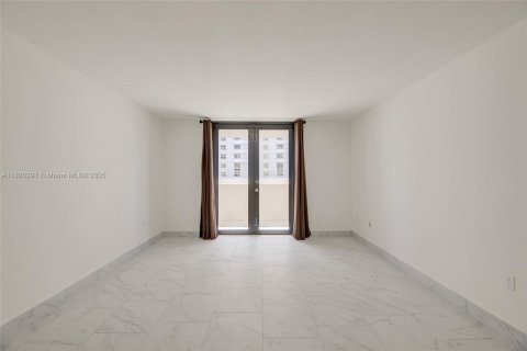 Condo in Miami Beach, Florida, 1 bedroom  № 1794650 - photo 7