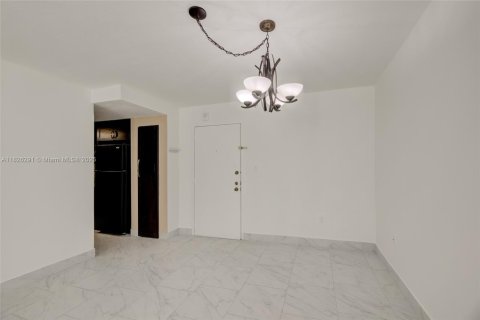 Condo in Miami Beach, Florida, 1 bedroom  № 1794650 - photo 14