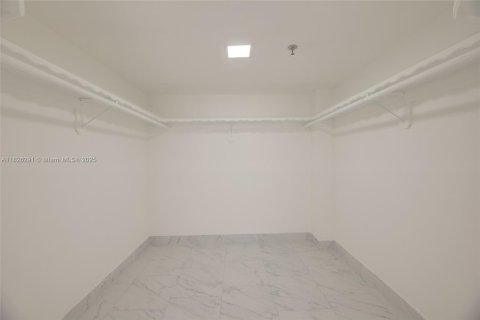 Condo in Miami Beach, Florida, 1 bedroom  № 1794650 - photo 25