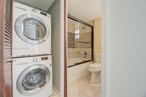 Condo in Miami Beach, Florida, 1 bedroom  № 1794650 - photo 4