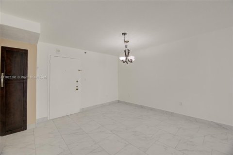 Condo in Miami Beach, Florida, 1 bedroom  № 1794650 - photo 13