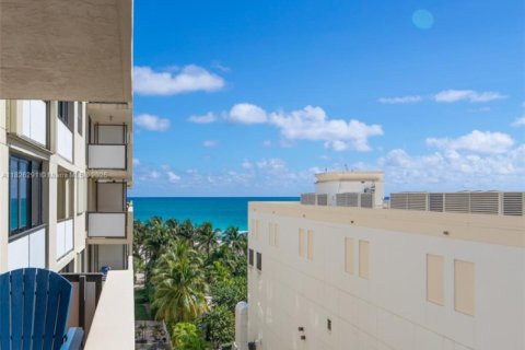 Condo in Miami Beach, Florida, 1 bedroom  № 1794650 - photo 29