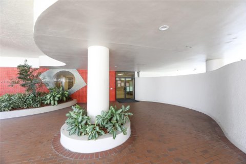 Condo in Miami Beach, Florida, 1 bedroom  № 1794650 - photo 17