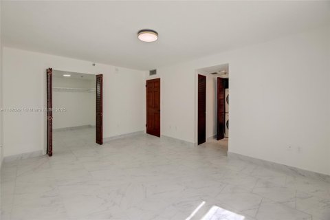 Condo in Miami Beach, Florida, 1 bedroom  № 1794650 - photo 22