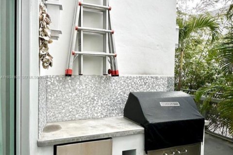 Снять в аренду кондоминиум в Майами-Бич, Флорида 1 спальня, 74.69м2, № 1992637 - фото 17