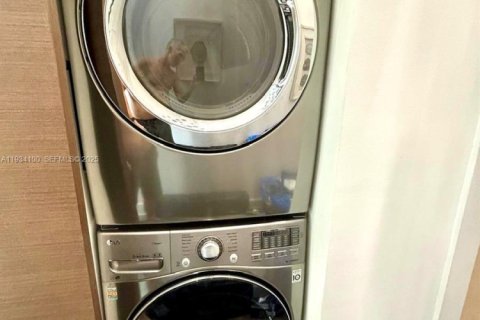 Снять в аренду кондоминиум в Майами-Бич, Флорида 1 спальня, 74.69м2, № 1992637 - фото 19