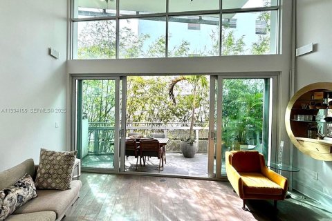 Снять в аренду кондоминиум в Майами-Бич, Флорида 1 спальня, 74.69м2, № 1992637 - фото 1