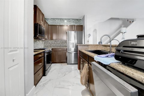 Купить виллу или дом в Хомстед, Флорида 5 спален, 263.38м2, № 2024214 - фото 9