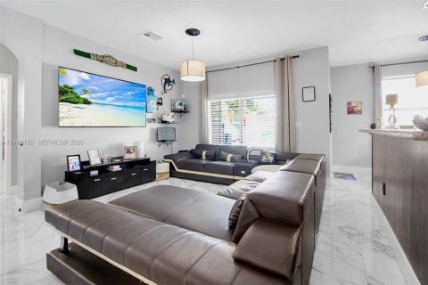 Купить виллу или дом в Хомстед, Флорида 5 спален, 263.38м2, № 2024214 - фото 8