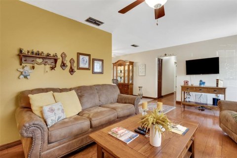 House in Lakeland, Florida 4 bedrooms, 132.94 sq.m. № 1642461 - photo 6