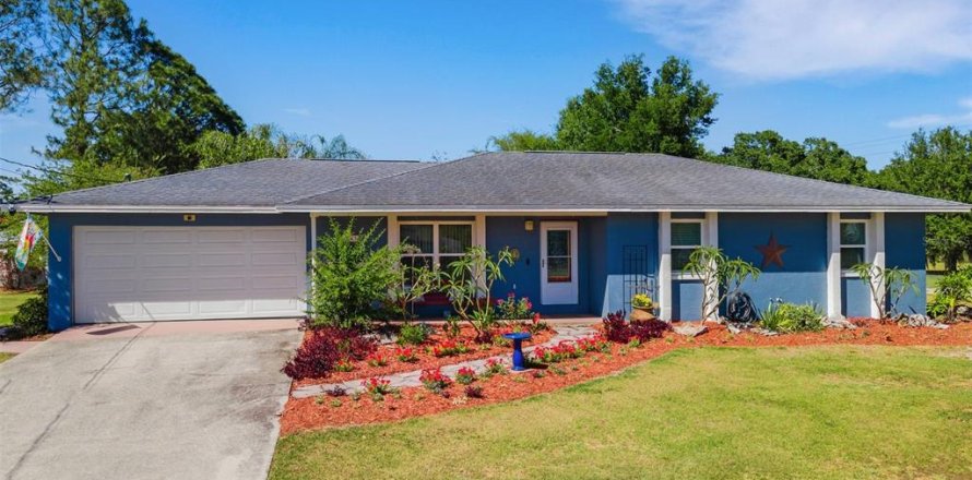House in Lakeland, Florida 4 bedrooms, 132.94 sq.m. № 1642461