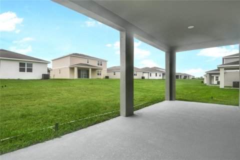 House in Dundee, Florida 5 bedrooms, 281.49 sq.m. № 1586137 - photo 22