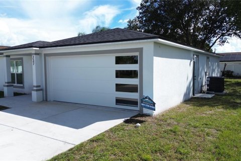 House in Kissimmee, Florida 3 bedrooms, 122.63 sq.m. № 2425500 - photo 3