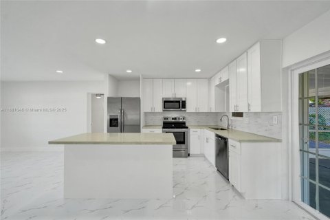 Casa en venta en Hollywood, Florida, 3 dormitorios № 1922389 - foto 19