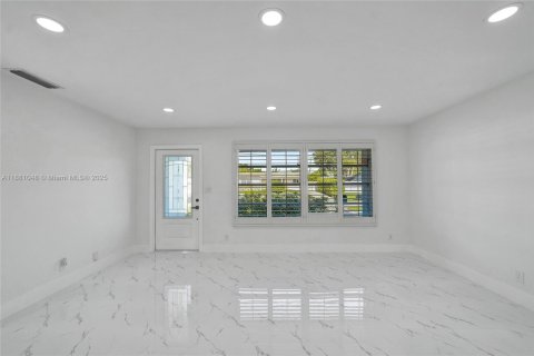 Casa en venta en Hollywood, Florida, 3 dormitorios № 1922389 - foto 12