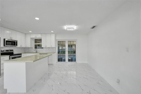 Casa en venta en Hollywood, Florida, 3 dormitorios № 1922389 - foto 16