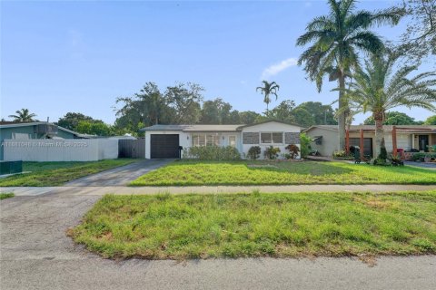 Casa en venta en Hollywood, Florida, 3 dormitorios № 1922389 - foto 1