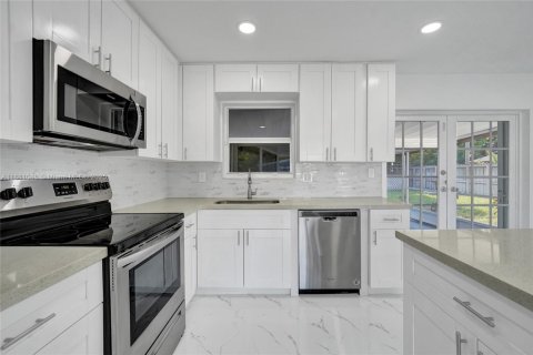 Casa en venta en Hollywood, Florida, 3 dormitorios № 1922389 - foto 28