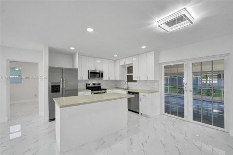 Casa en venta en Hollywood, Florida, 3 dormitorios № 1922389 - foto 17
