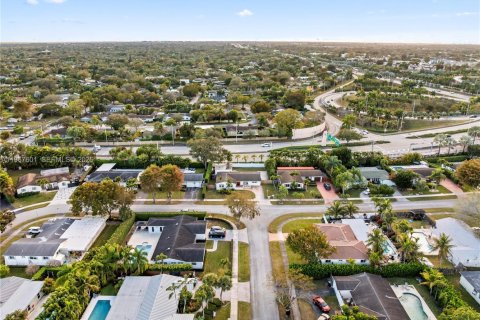 Casa en venta en Miami, Florida, 4 dormitorios, 168.06 m2 № 2029702 - foto 27